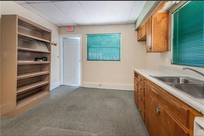 Building Photo - 638 E Tarpon Ave