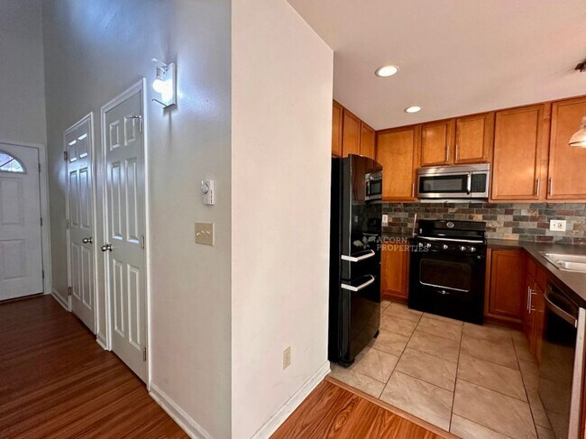Foto del edificio - 563 NE Kettle St
