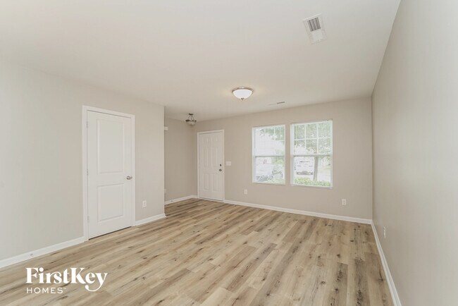 Foto del edificio - 10811 Derryrush Ave
