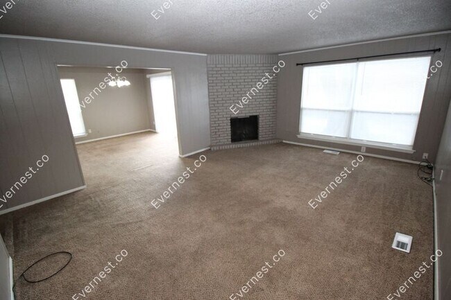 Foto del edificio - 8131 E 65th Pl