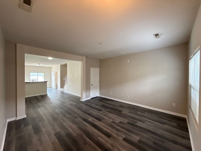 Building Photo - Oakstone