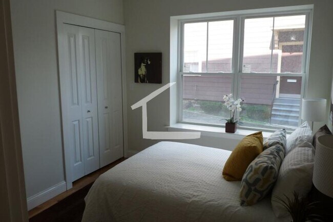 Building Photo - 54 Kent St