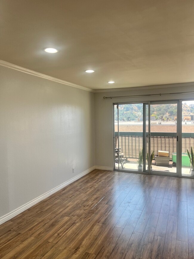 Building Photo - 2940 N Verdugo Rd