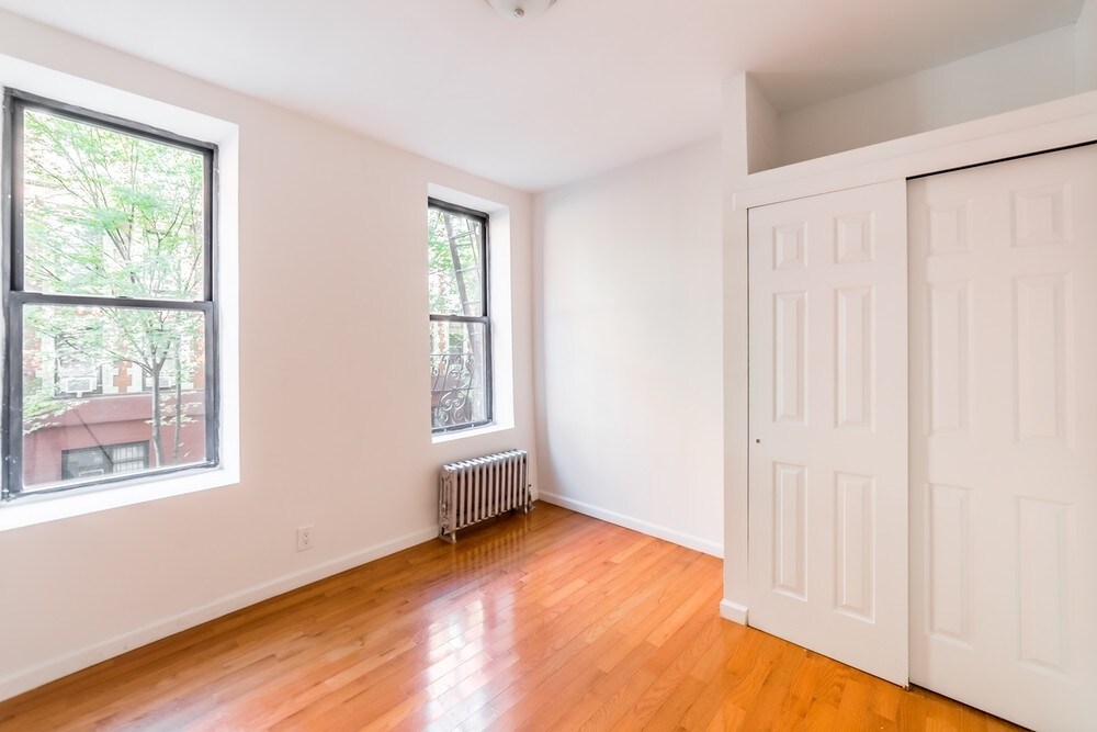 Foto principal - 172 Thompson St