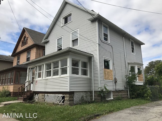Building Photo - 3 br, 1 bath House - 529 Ames St.