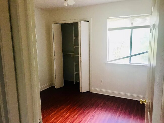 Foto del edificio - 506 E Denton Dr