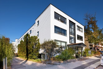 Building Photo - 140 Kingston Road