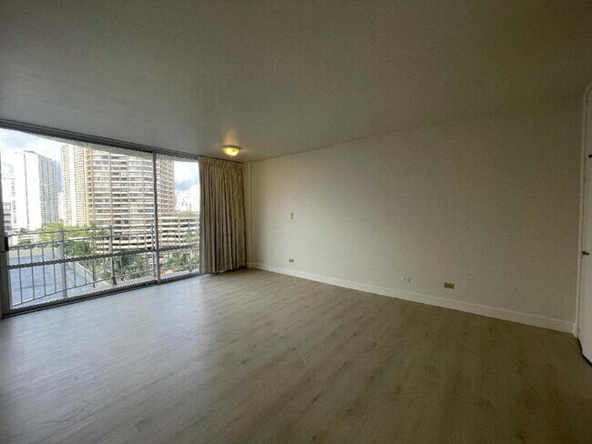 Foto del edificio - To register for the showing time below, no...