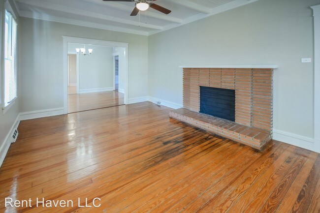 Building Photo - 3 br, 1 bath House - 608 Muller Ave