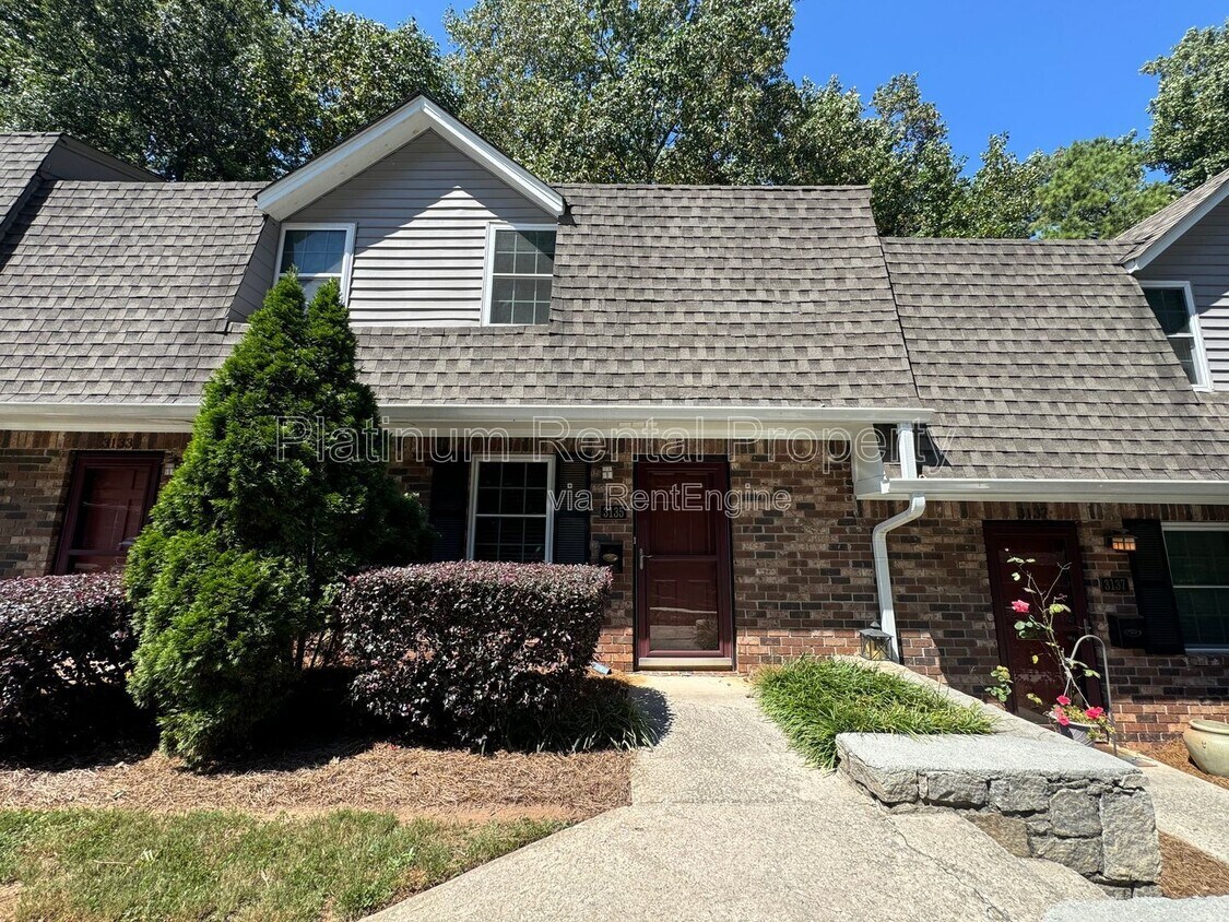 Foto principal - 3135 Reeves St