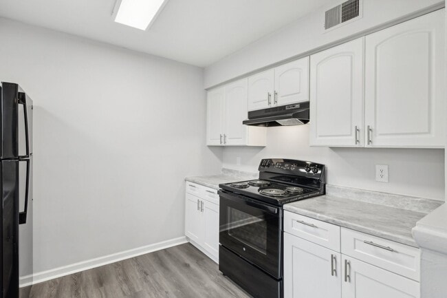 Building Photo - Roselea Manor Apartments