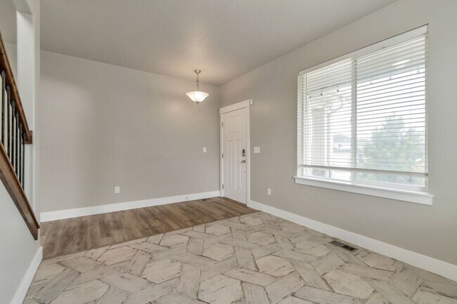 Building Photo - SPACIOUS SIGNLE FAMILY HOME | 6 Bed 4 Bath | 3-Car Garage | Eagle Mountain, UT