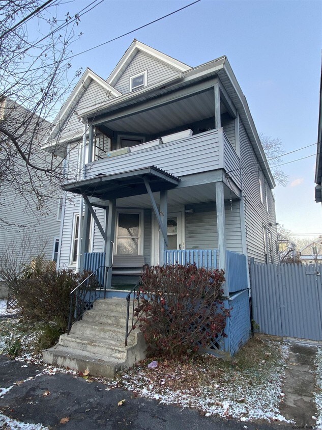 Primary Photo - 74 Wylie St