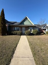 Building Photo - 328 Shadow Pointe Dr SW