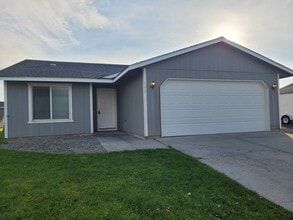 Building Photo - 742 K St SE