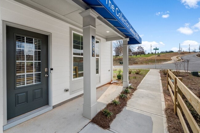 Photo - 3 Bed 2.5 bathroom townhomes in Flowery Branch!