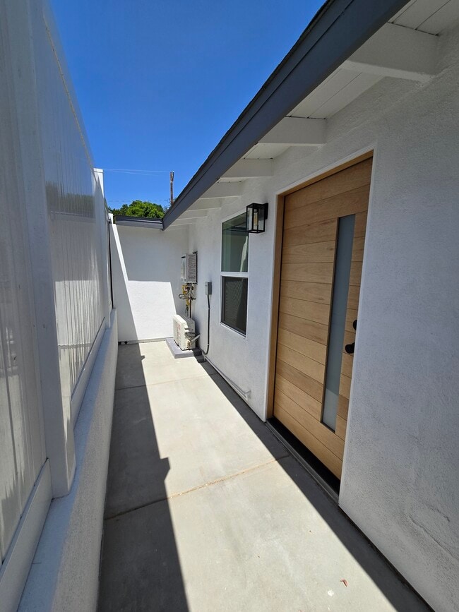 Building Photo - 15657 Simonds St