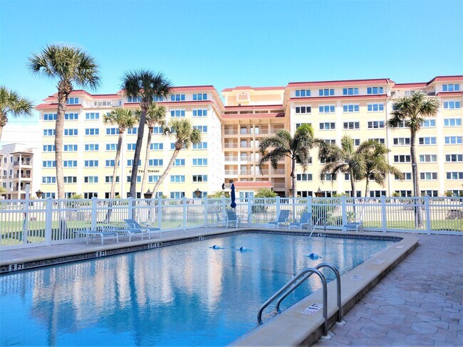 Building Photo - Seasonal Penthouse Unit located on Venice Island!