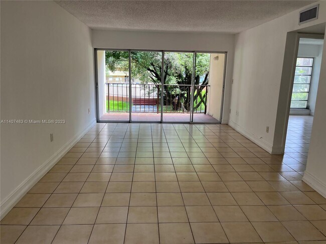 Foto del edificio - 9190 Fontainebleau Blvd