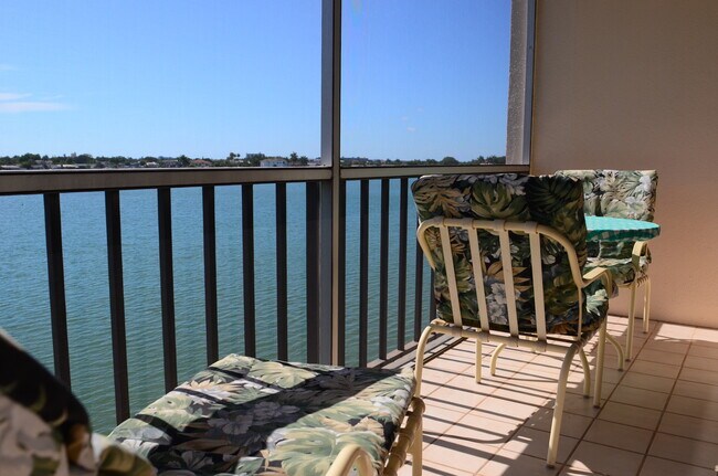 Foto del edificio - 7665 Sun Island Dr S