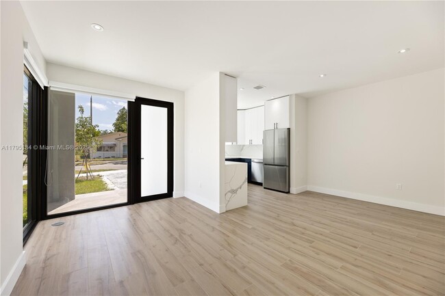 Foto del edificio - 6852 NW 4th Ave