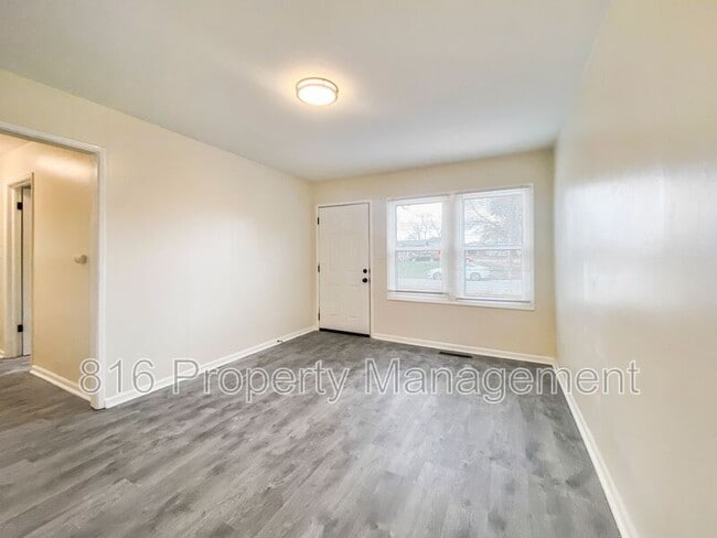 Building Photo - 2505 S 52 St