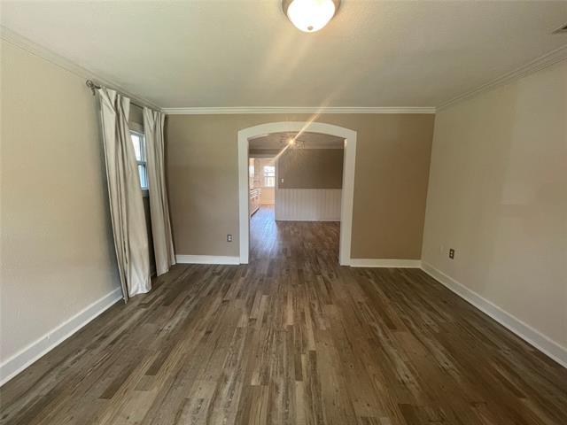 Building Photo - 3320 W 5th St