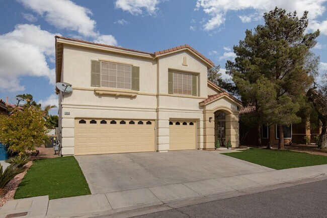 Foto del edificio - Enormous Silverado Ranch pool home with new paint and carpet