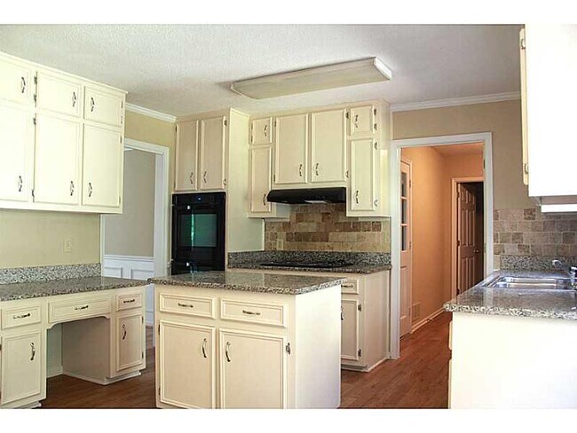 Building Photo - 1735 Ridgefield Dr