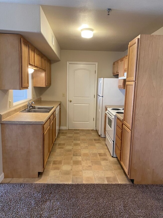 Building Photo - BEAUTIFUL 1 bedroom 1 bath with balcony!