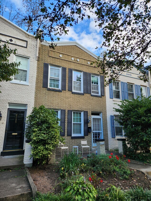 Photo - 2103 37th St NW (Washington, DC)