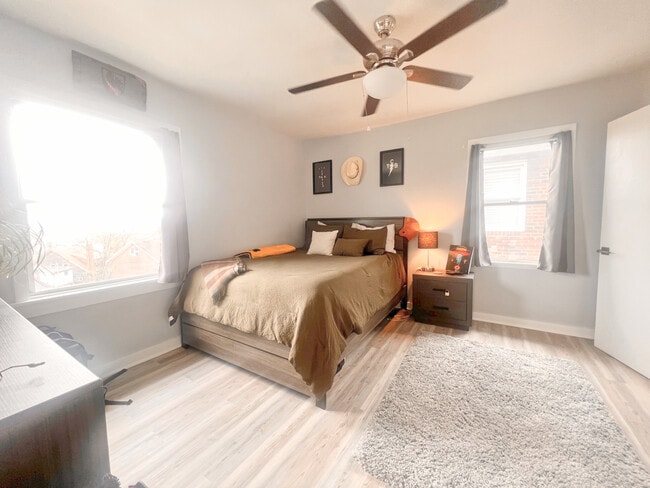 Building Photo - 5737 Hobart St