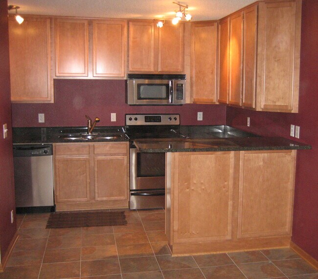 Kitchen - 1800 Lasalle Ave