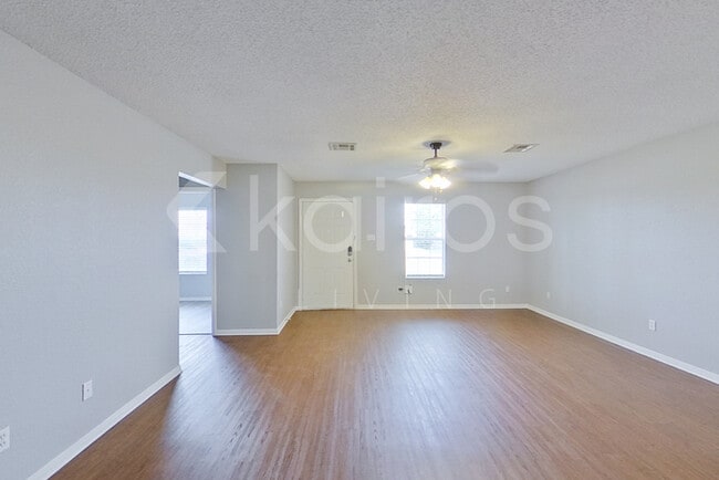 Building Photo - 4702 Janelle Dr