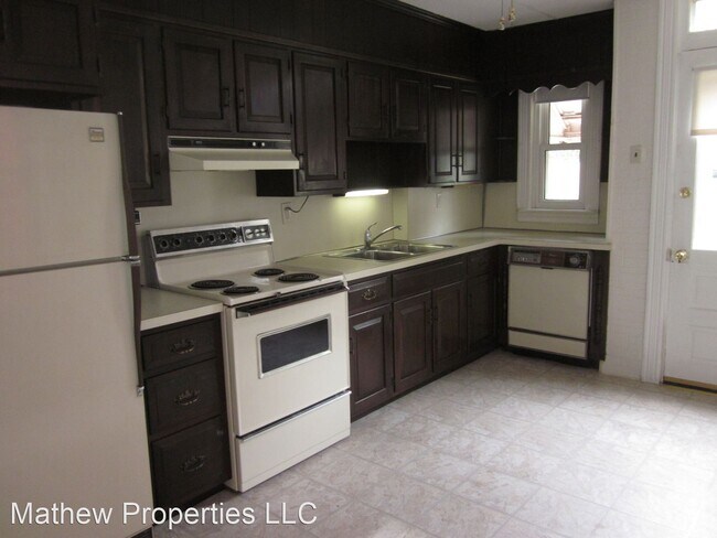 Building Photo - 3 br, 1 bath House - 631 Lake St.