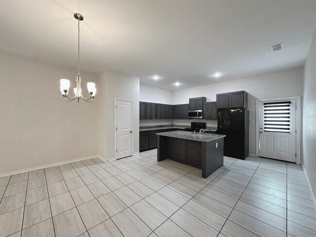 Building Photo - 5609 Encanto Dr
