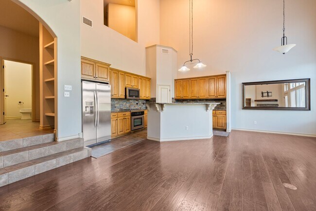 Building Photo - Beautiful 3 bedroom, 2.5 bathroom home in ...