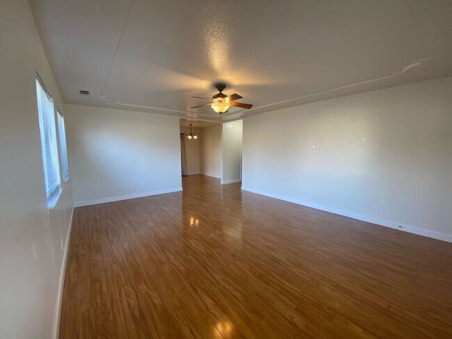 Foto del edificio - 1947 Henshaw Ave