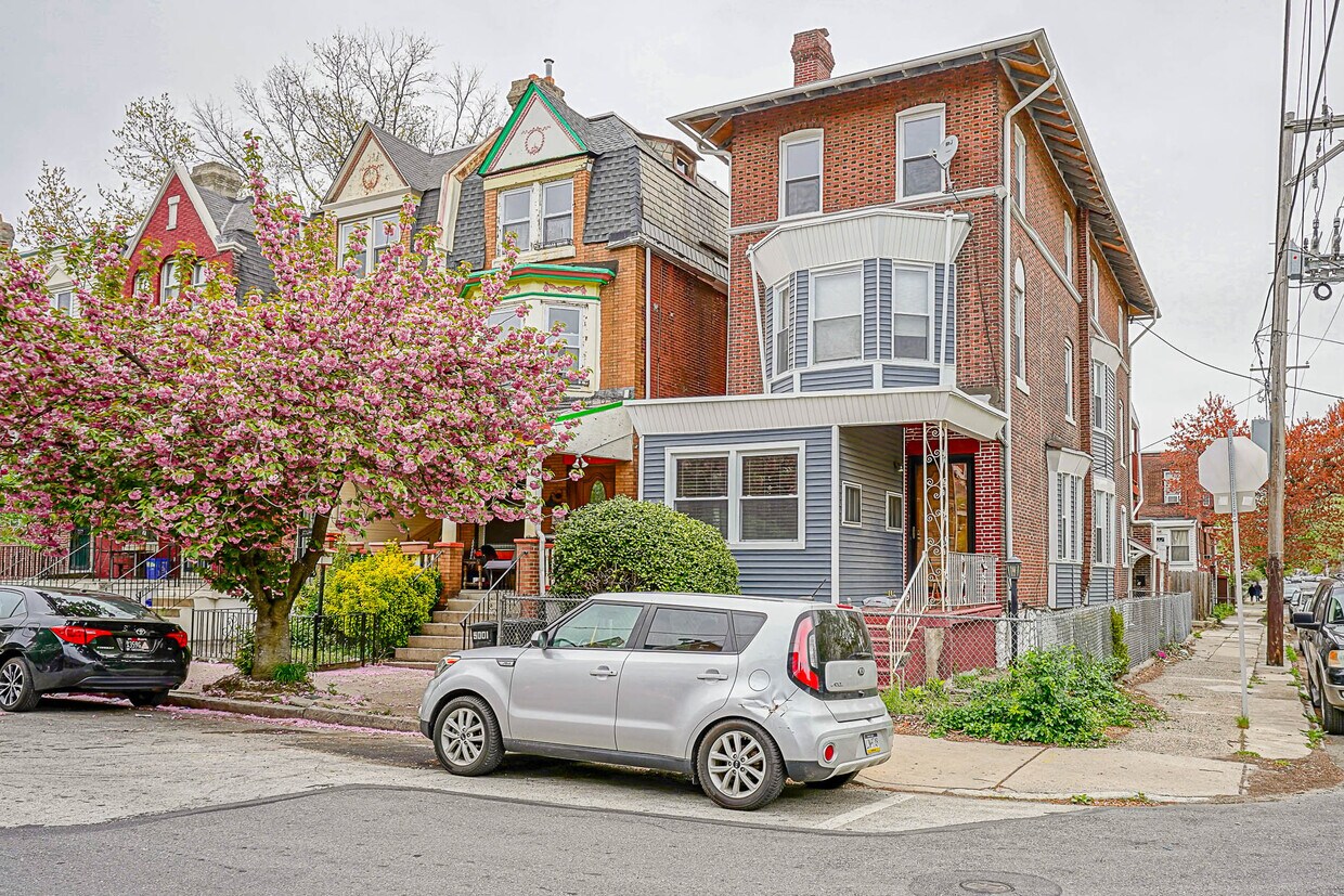 Foto principal - 5001 Hazel Ave