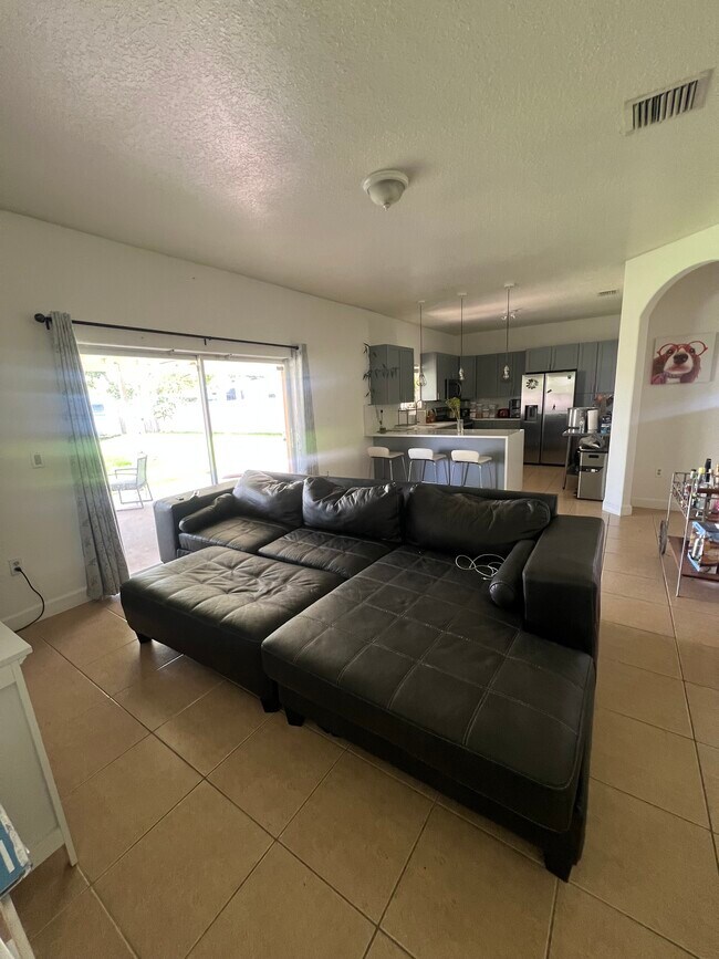 Foto del edificio - 1203 SE 7th Ct