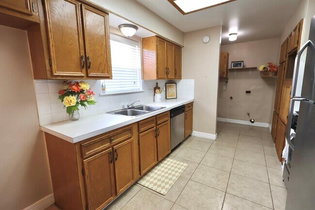 Foto del edificio - 1217 E Brown Ln