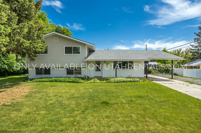 Photo - 786 E 350 N House