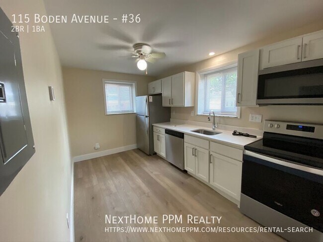 Building Photo - Updated 2 Bedroom near shopping, dining an...