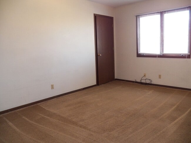 Building Photo - 1008 Bridgit Ct SE