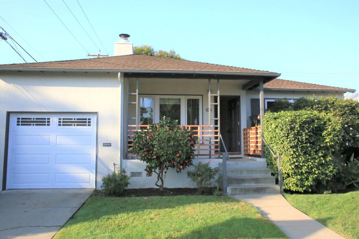 Foto principal - Charming 2 Bed/1 Bath House with Yard and ...