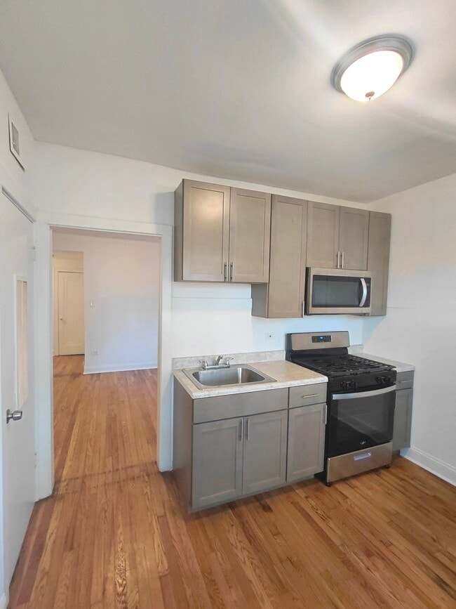 Foto del edificio - 1107 N Avers Ave