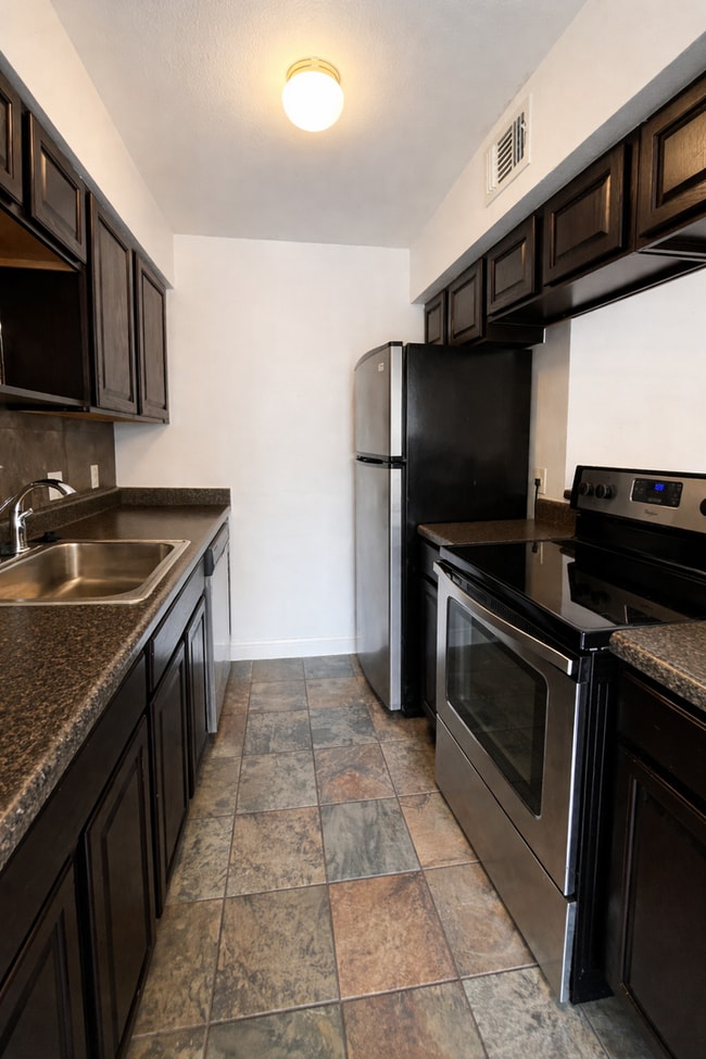 Building Photo - 500 E Riverside Dr