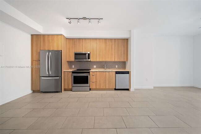 Foto del edificio - 2150 N Bayshore Dr