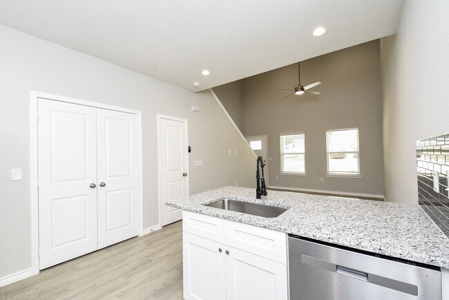 Foto del edificio - 16991 W Dounreay St