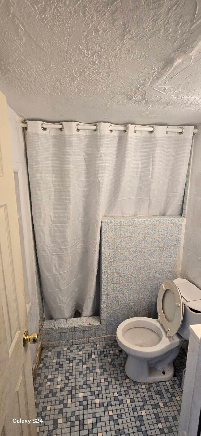 Foto del edificio - 1807 Maple Dr